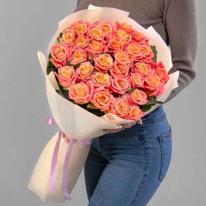 55 коралловых роз (70 см)