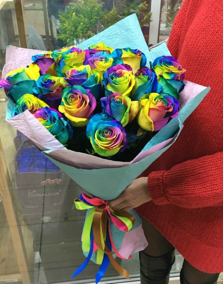 17 радужных роз (60 см)