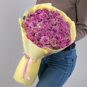 35 фиолетовых роз (70 см)